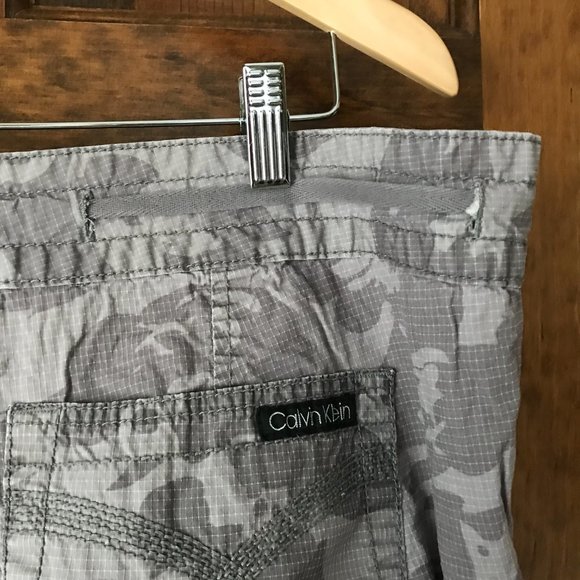Calvin Klein Jeans Gray Camo Cropped Pants w/Drawstring Waist/Legs Size 20W - Picture 12 of 16